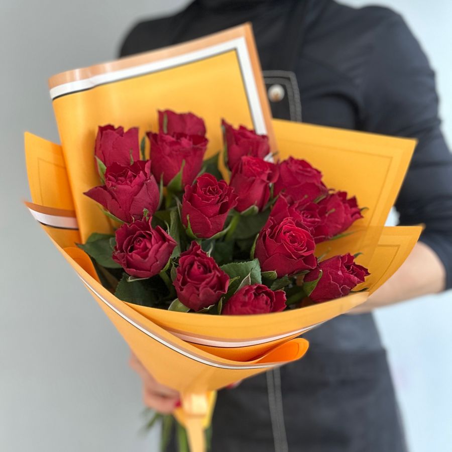 Розы Кения Акция красные в стильной упаковке от 15 шт