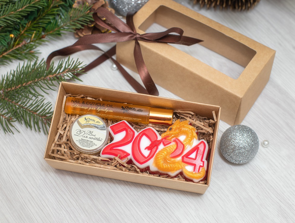 ТМ Сhocolatte Подарочный набор №24 (мыло новогоднее 2024, маслице для кутикулы и воск для ногтей)