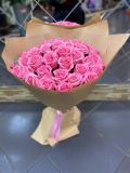 Букет из 35 розовых роз в упаковке