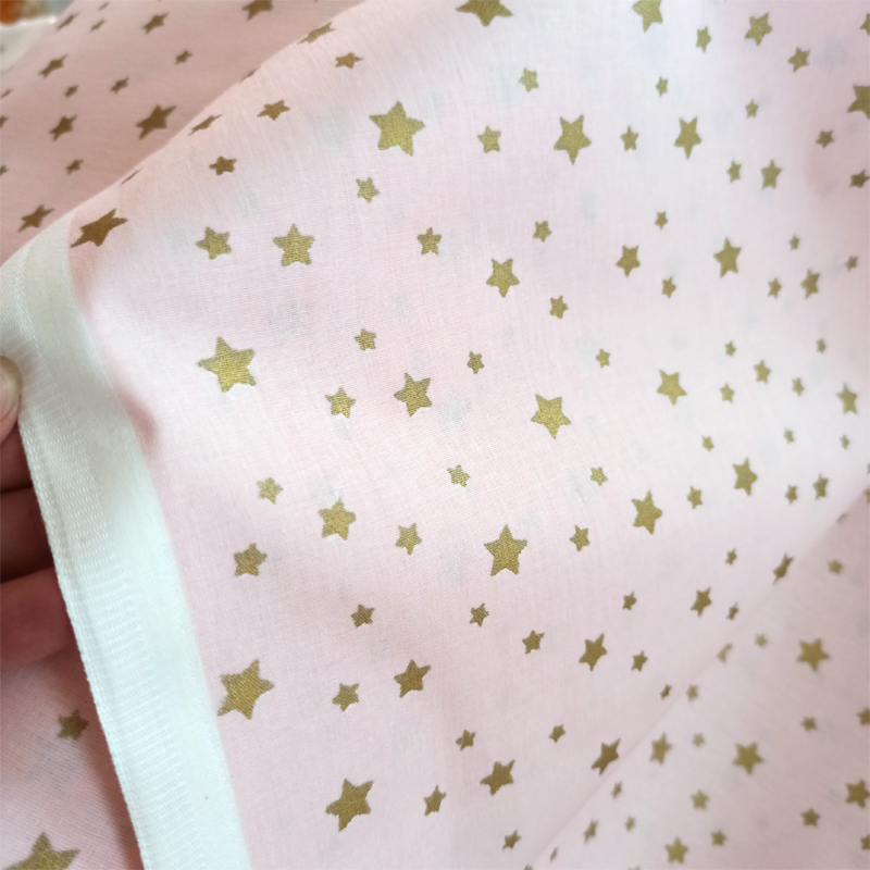 Ткань звезды, хлопок поплин розовый с глиттером, 100% хлопок, ткань Ранфорс, ширина 240 см, рисунок Звездопад золотой, нарезаем от 1 м
