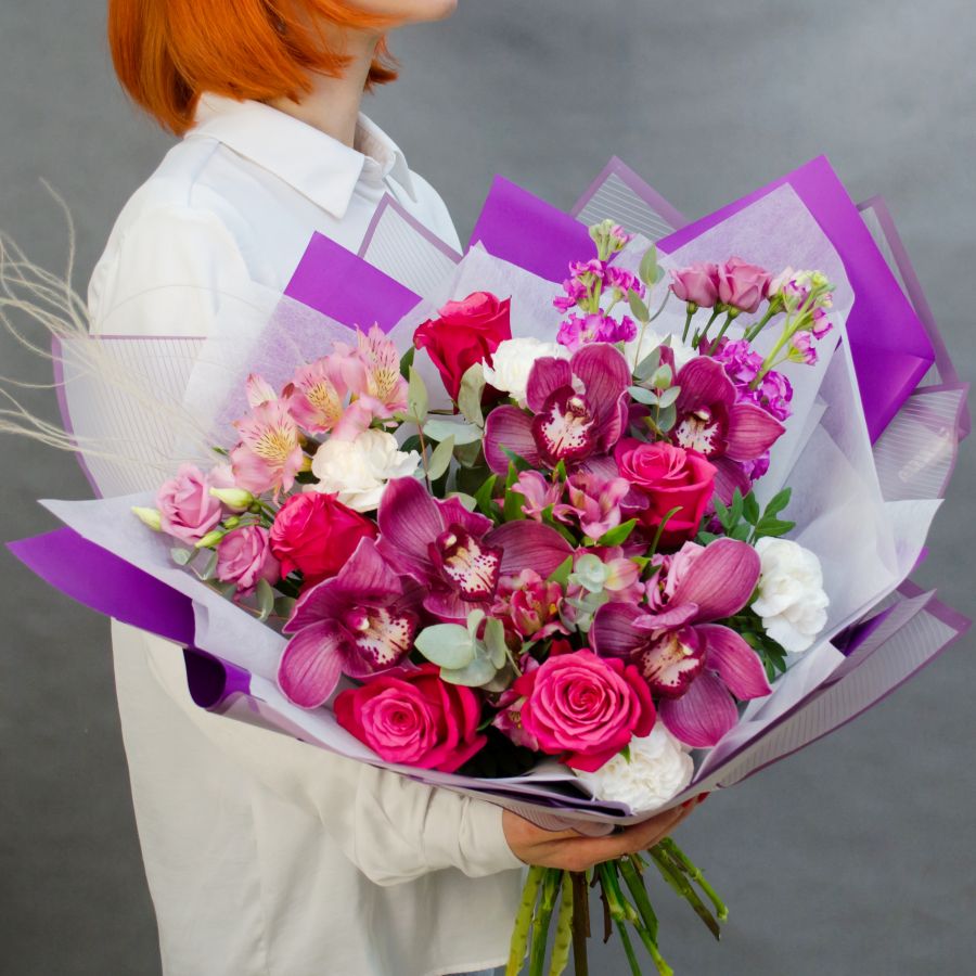 Букет с орхидеями "Пурпурные Цветы"