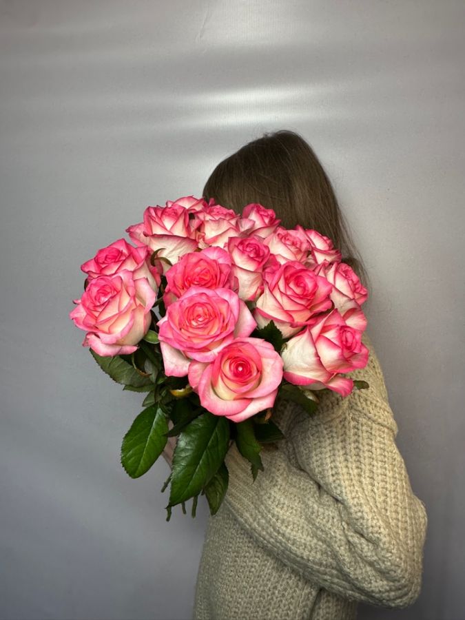 15 розовых роз 60 см
