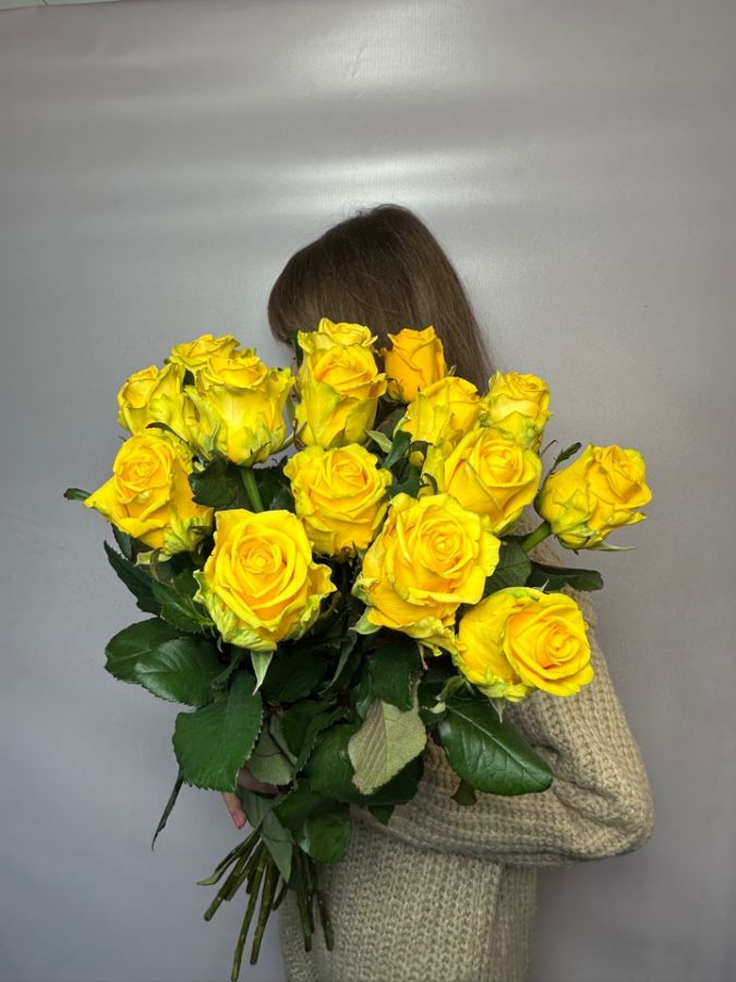 25 желтых роз 60 см