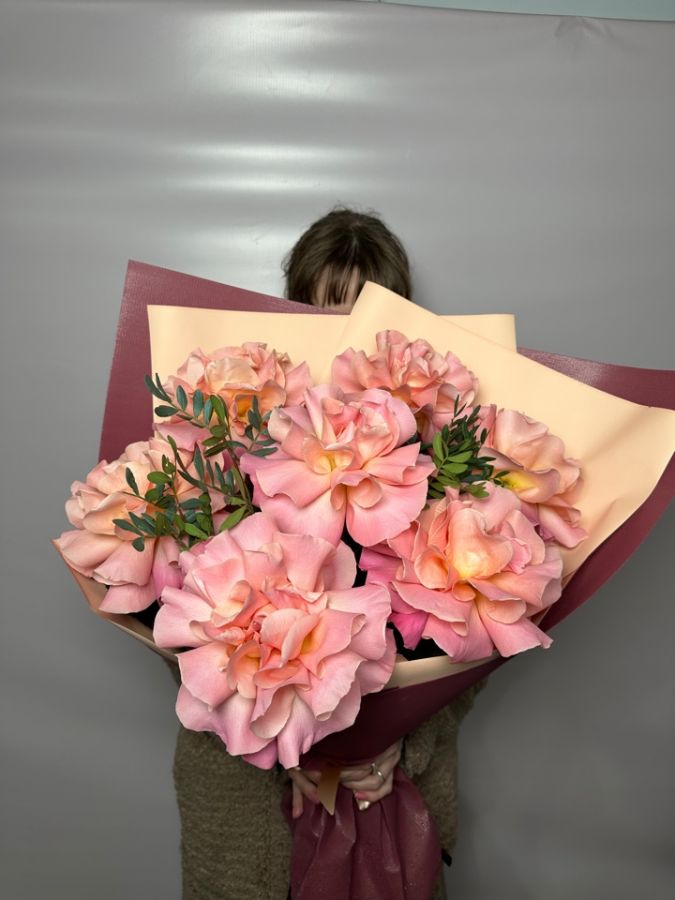 7 французких кружевных роз в упаковке