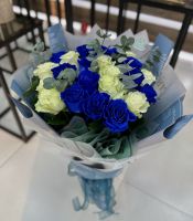 Букет из 25 Эквадорских роз с добавлением эквалипта