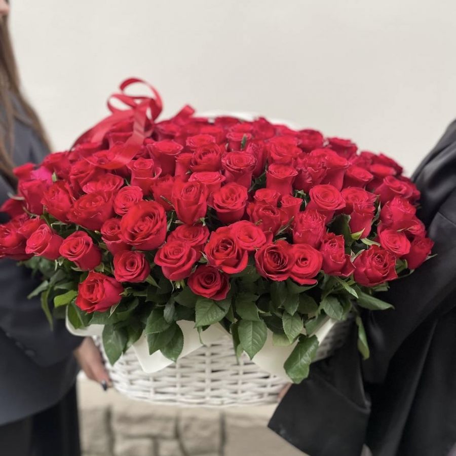 201 роза (50-60 см) в корзине