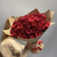 35 красных кенийских роз