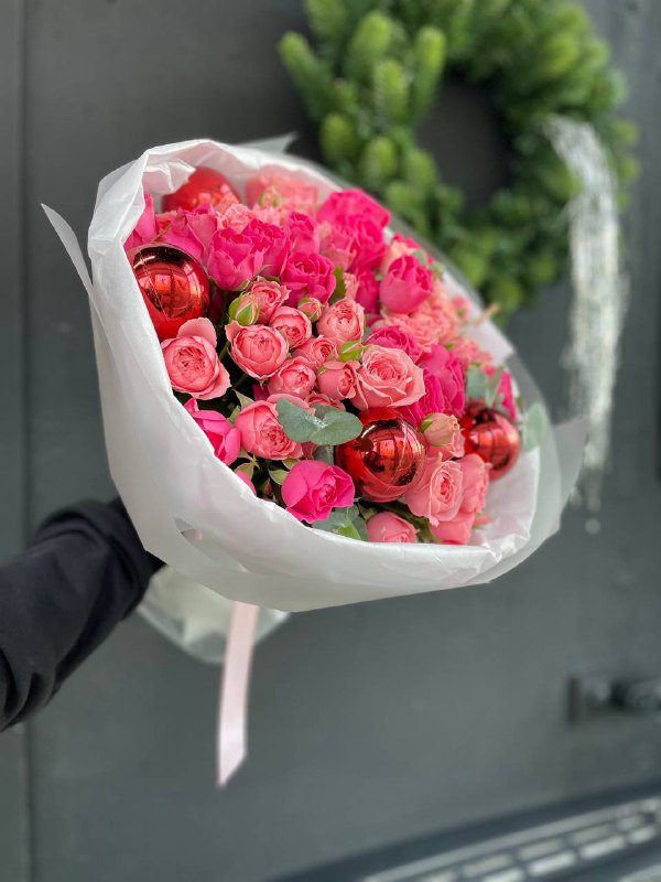 сборный букет кустовых роз