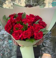 15 красных роз Эквадор в упаковке