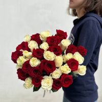 Белые и красные розы Эквадор (от 11шт)