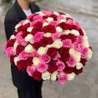 101 роза Микс Эквадор белого, красного и розового цвета