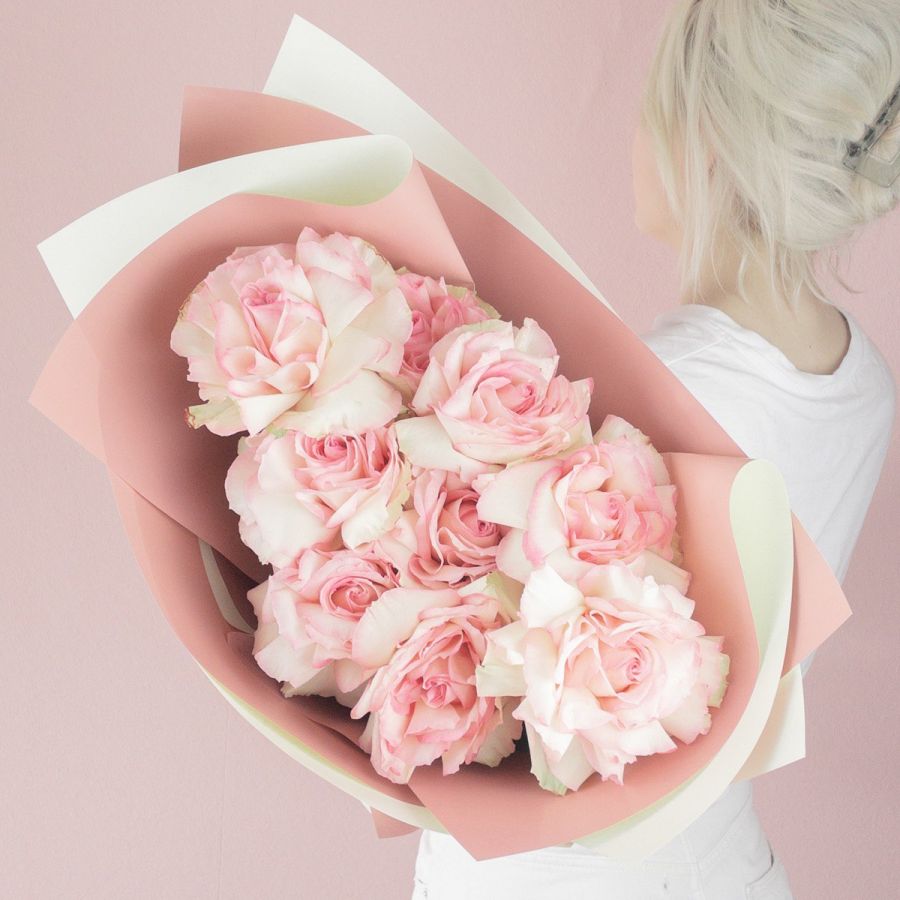 Воздушный букет из розовых французских роз